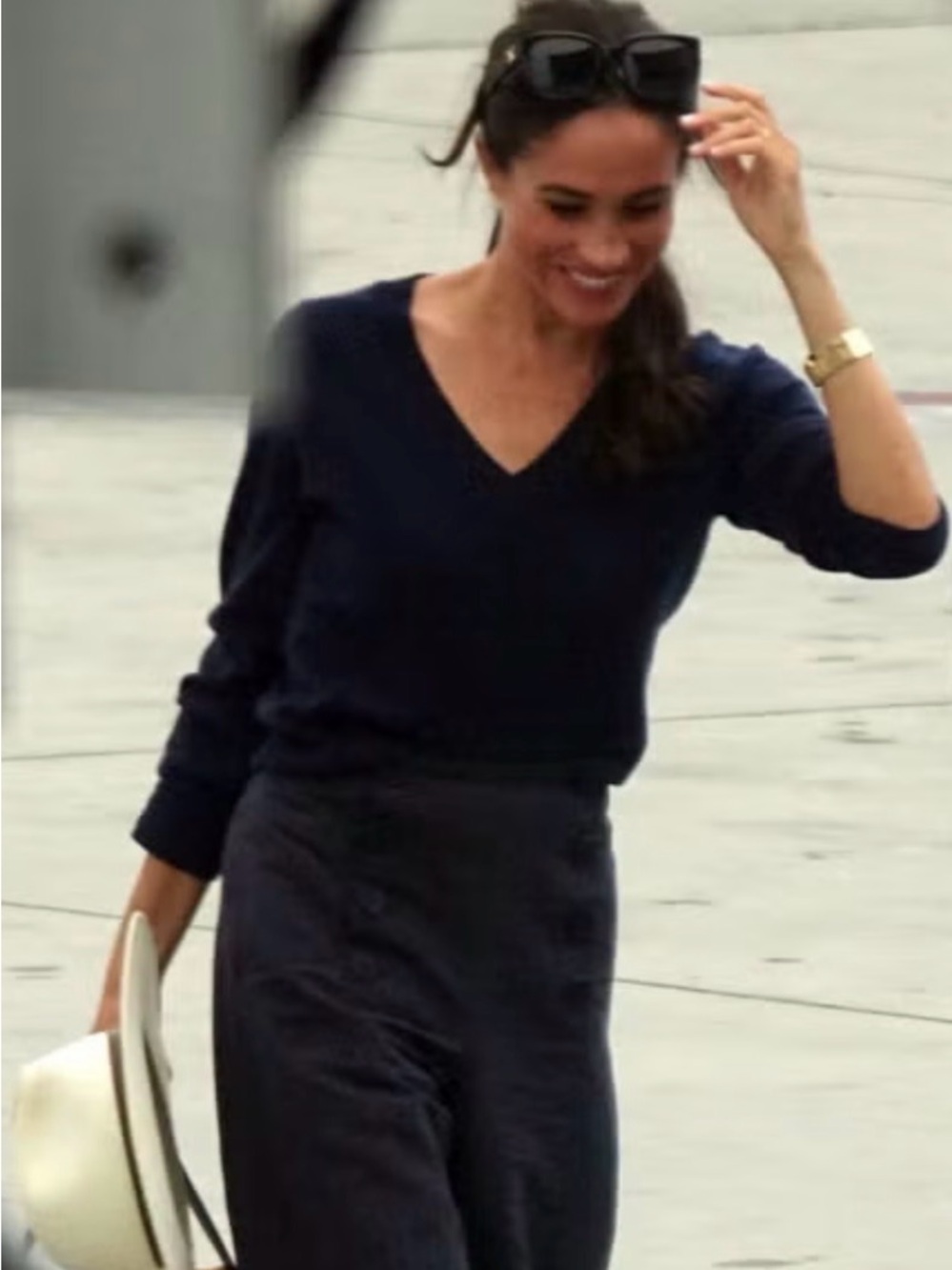 ASO MEGHAN MARKLE  J.Crew Cashmere Shrunken V-neck Sweater in NAVY size M NWOT
